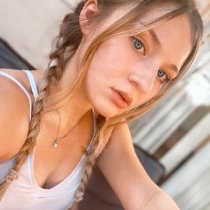 Meet your Posher, Lily